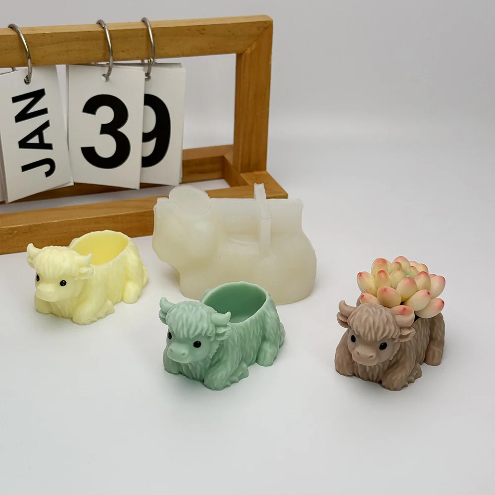 Highland Cow Silicone Candle Mold with Lying Pose