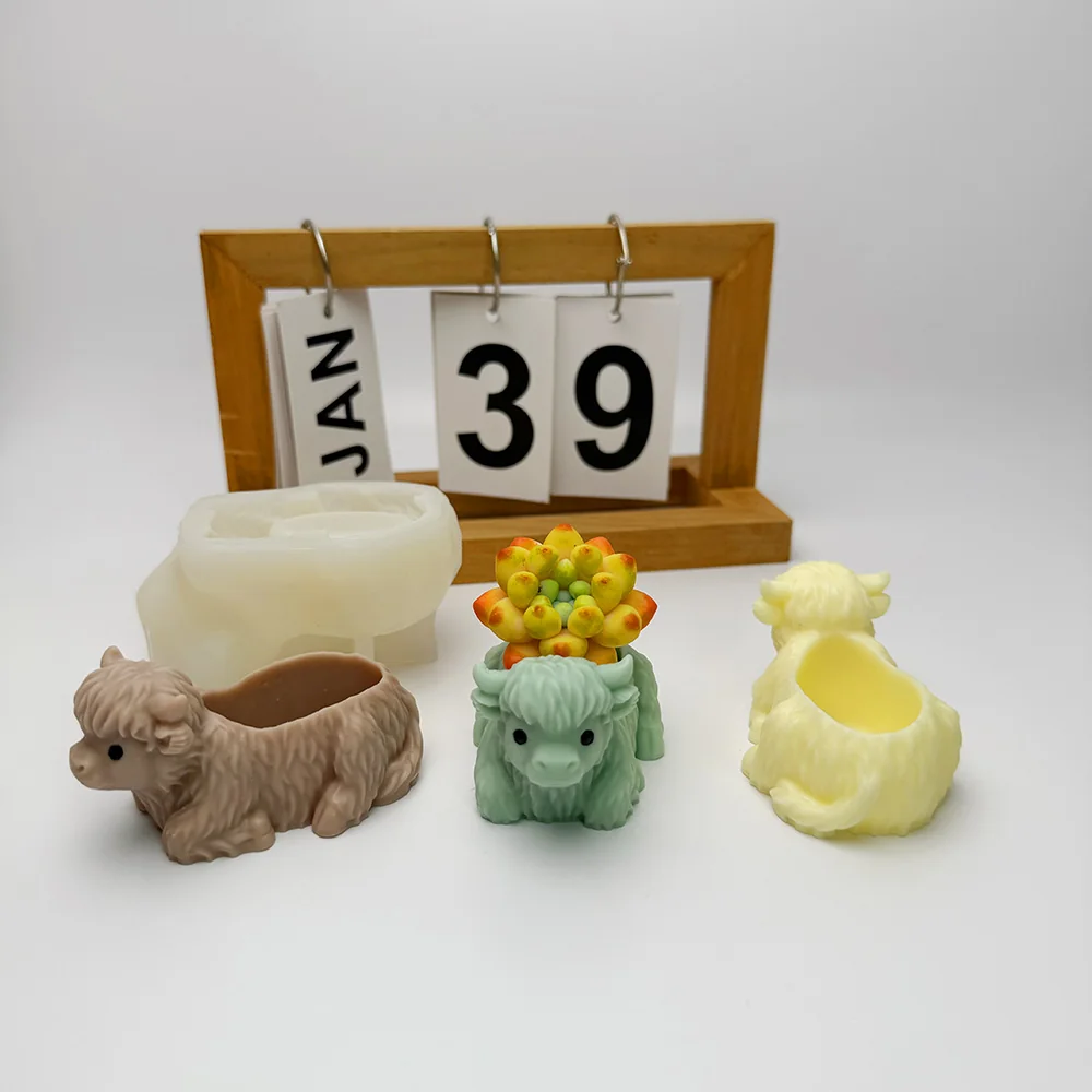 Highland Cow Silicone Candle Mold with Lying Pose