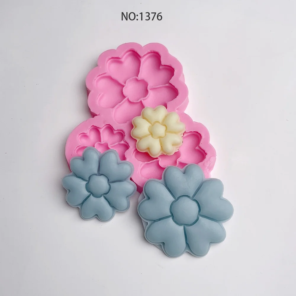 1376-3连不同尺寸心形花瓣花朵/硅胶模具