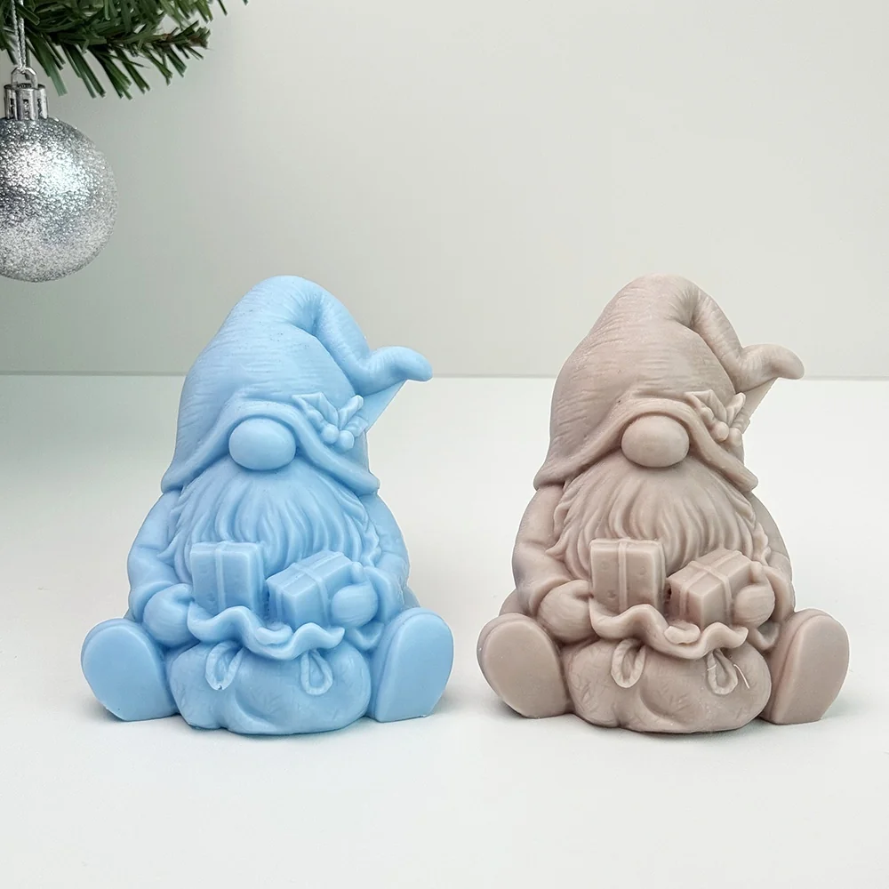 9328-模具的成型成品是圣诞主题的抱礼无脸地精（也叫圣诞小矮人、Gnome/北欧侏儒）造型，形象特征为佩戴尖顶圣诞帽、长胡须，手持礼品袋与礼物，属于圣诞装饰类相关造型，可结合型号9328完成命名