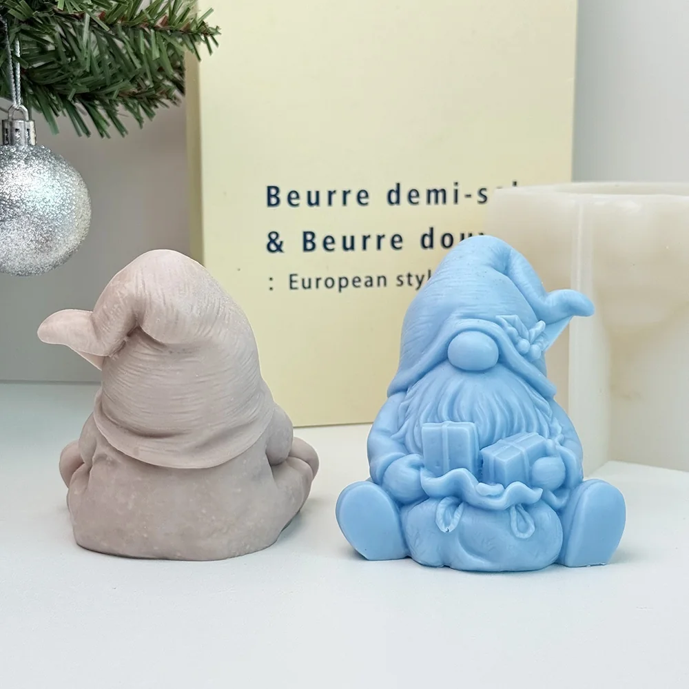 9328-模具的成型成品是圣诞主题的抱礼无脸地精（也叫圣诞小矮人、Gnome/北欧侏儒）造型，形象特征为佩戴尖顶圣诞帽、长胡须，手持礼品袋与礼物，属于圣诞装饰类相关造型，可结合型号9328完成命名