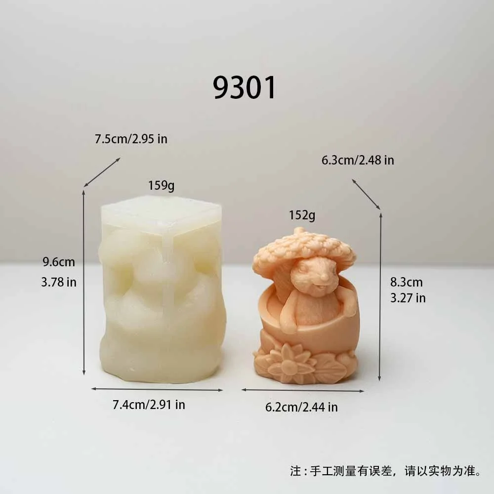 9301-头顶松果伞的松鼠坐于容器内，底部装饰花朵硅胶模具